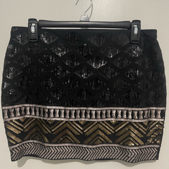 EXPRESS Small Black and Gold Sequin Skirt - Picture 1 of 2